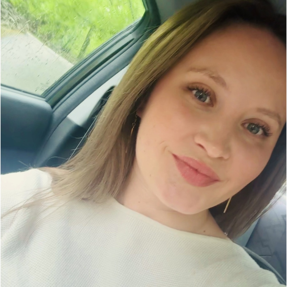 Meet your Posher, Alexia